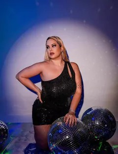 VESTIDO EM PAETE NULA MANGA GABRIELY - COR: PRETO na internet