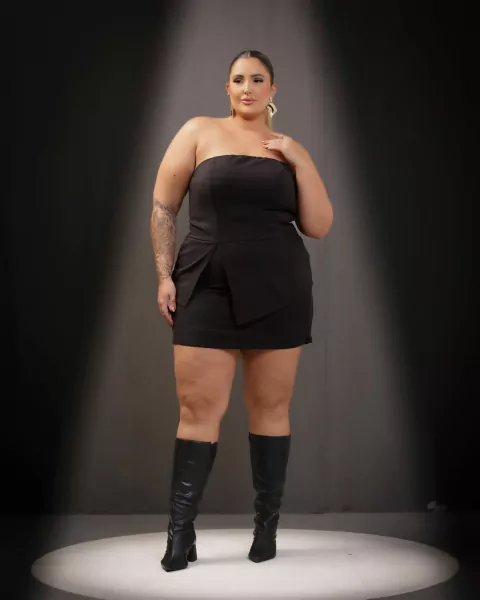 CONJUNTO (BLUSA ASSIMÉTRICA + SHORTS SAIA) SOFIA - PRETO na internet