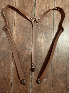 Suspensório sintético