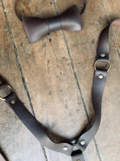 Kit suspensório e gravata em couro. - comprar online