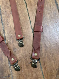 Kit suspensório e gravata em couro - comprar online