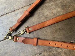 Suspensório em couro cru - comprar online