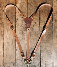 Suspensório em sintético com gravação