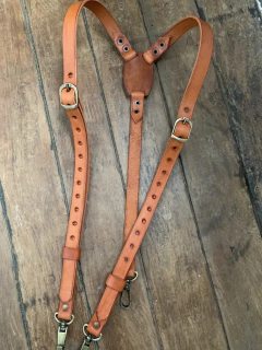 Suspensório em couro soleta na internet