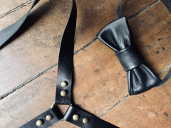 Kit suspensório e gravata em couro - comprar online