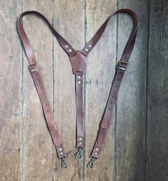 Suspensório em couro