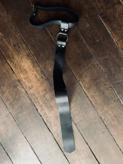 Gravata Slim em couro na internet