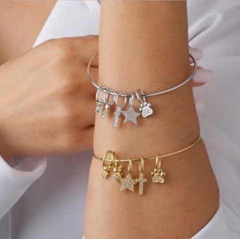 PULSEIRA LISA E PINGENTES