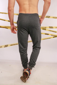 JOGGER FRIZA en internet