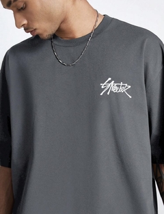 Remera STEEK Linea Over PREVENTA (Ingresa 01/07) - SKM LEYENDA