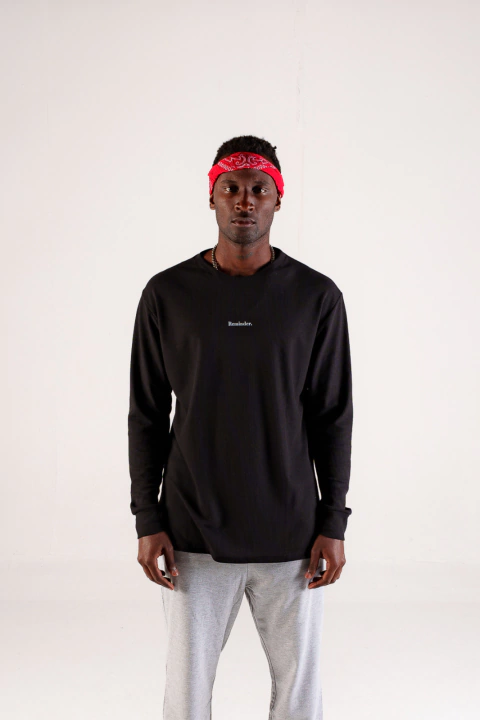 Sweater Logo Tee [Negro]