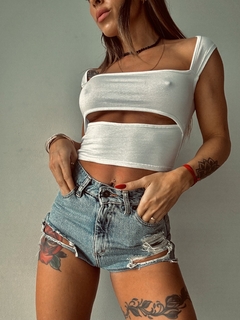 MUSCULOSA RECORTE LYRA - comprar online