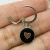 ARGOLLA ESMALTADO NEGRO CORAZON CALADO - AC en internet