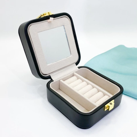 JOYERO ZENYA - COLOR NEGRO