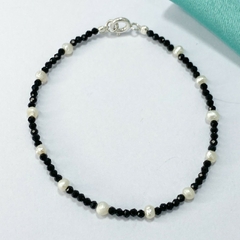 PULSERA NEGRA CON PERLAS CRISTAL SWAROVSKY - PL en internet