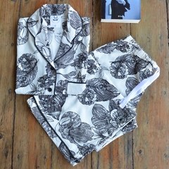 PIJAMA BLACK ROSES en internet