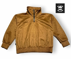 over gamuza cuello alto