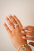 Anillo con piedras negras y calados - tienda online