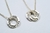 Collar de arandelas Entrelazadas Doble Mini con piedras PREMIUM