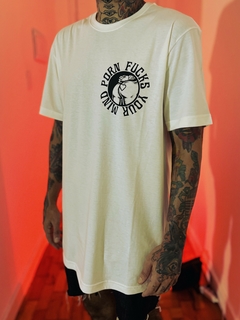 Camiseta "Porn Fvcks Your Mind" - comprar online