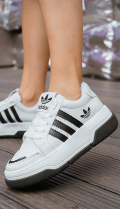 Adidas FN en internet