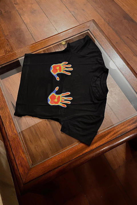 Baby Tee Preta Hot Hands - comprar online