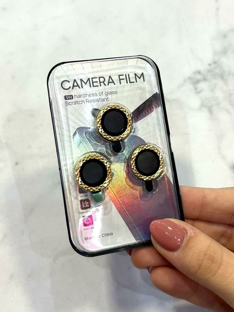 LENTE PARA CAMARA CON DETALLE DORADO IPH 13 PRO/13 PRO MAX - comprar online