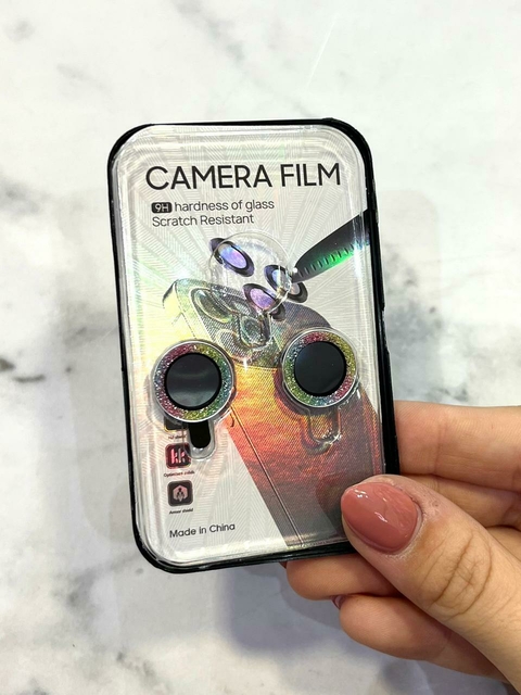 LENTE PARA CAMARA CON BRILLO MULTICOLOR IPH 14/14 PLUS - comprar online