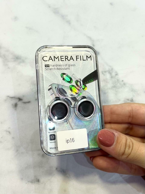 LENTE PARA CAMARA CON DETALLE PLATEADO IPH 16 - comprar online