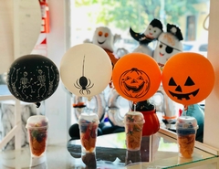 Vaso con golosinas y globo de latex