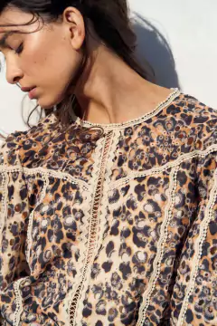 Imagen de Blusa Broderie Animal