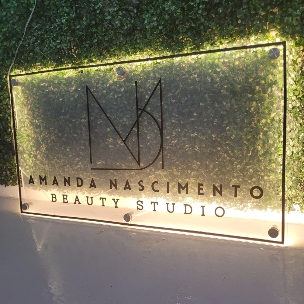Placa Acrílico 90x50cm Logomarca em Acrílico e Fita LED LED 1 cor