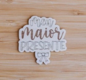 Aplique Madeirinha - Família - Maior Presente - Estação do Scrap - 1783