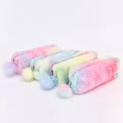 Estojo Pelúcia Tons Pastéis com Pompom - BUENDIA