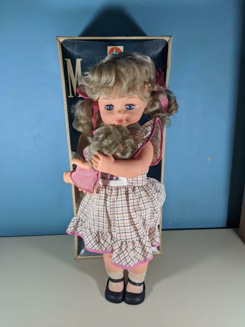 Boneca Mãezinha Estrela funcionando na caixa