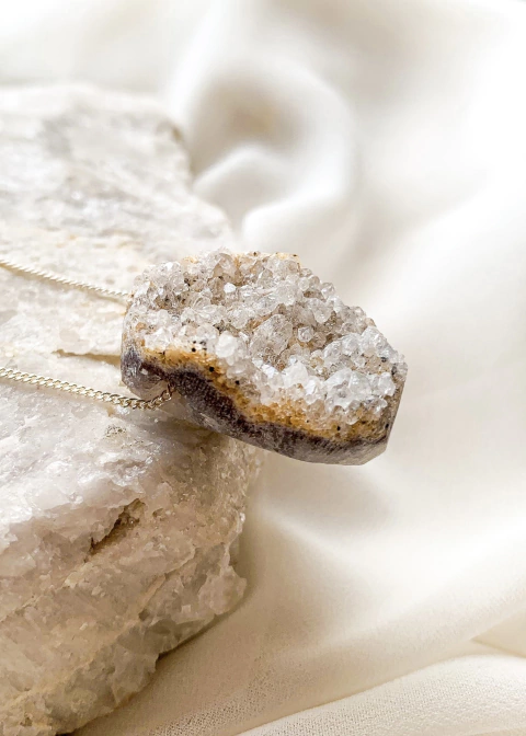 Amuleto Purificador • Drusa de Quartzo