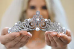 coroa de perola e zirconia