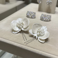 Grampos Orquídeas Pérolas Naturais Par - comprar online