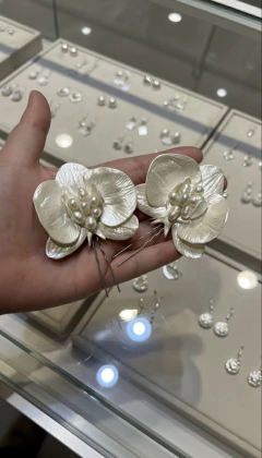 Grampos Orquídeas Pérolas Naturais Par - loja online