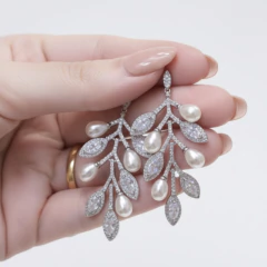 Brinco Folhas de Zircônias na internet