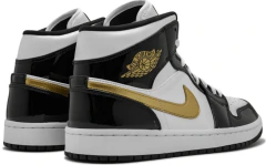Jordan 1 Mid Black Patent Leather en internet