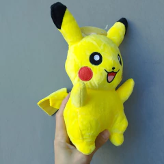 PELUCHE Pikachu 20cm en internet