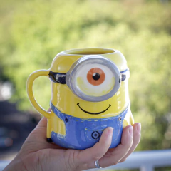 TAZA PREMIUM - Minion en internet
