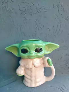 TAZA PREMIUM - Baby Yoda cuerpo - tienda online