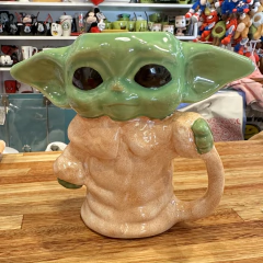 TAZA PREMIUM - Baby Yoda cuerpo - Mundo Chulo