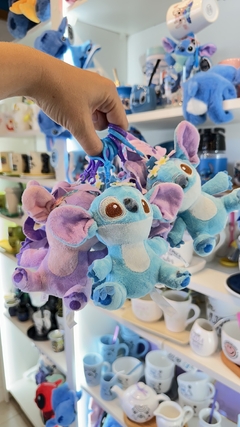 LLAVERO PELUCHE - Stitch con flor en internet