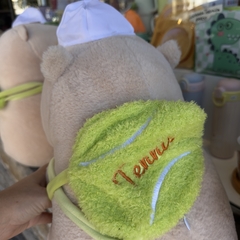 PELUCHE CAPYBARA TENISTA - con manta - Mundo Chulo