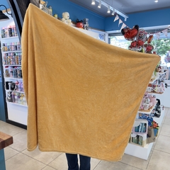 PELUCHE CAPYBARA TENISTA - con manta - tienda online