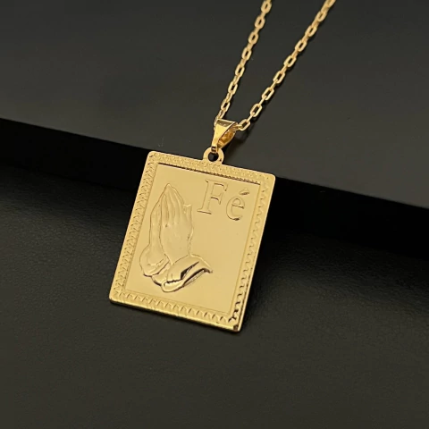 PINGENTE PLACA FÉ MÃO REZANDO - 2,5 x 2,5 - comprar online