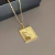 PINGENTE PLACA FÉ MÃO REZANDO - 2,5 x 2,5